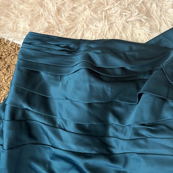 David’s Bridal One Shoulder Satin Ballgown with Fan Detail Sz 22 Blue F14430 - Picture 4 of 8